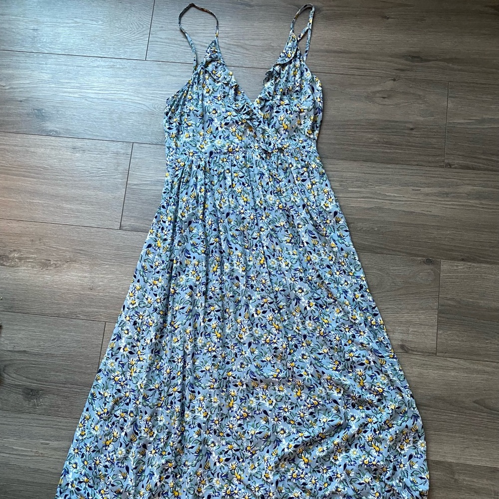 August’s the Label light blue daisy print flowy midi dress